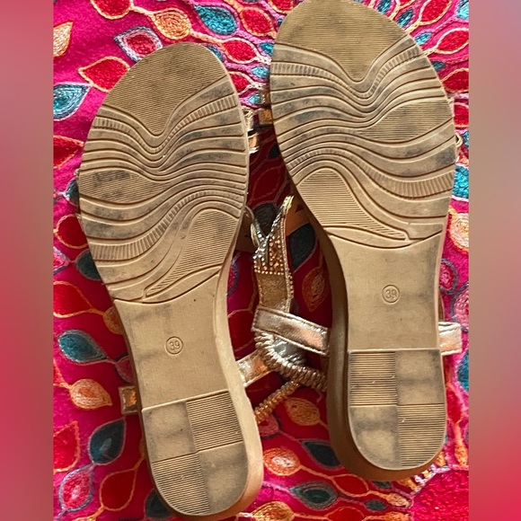 Beautifully detailed gold, shiny sandals. EUC size 39 so eight, 8.5, nine. - Picture 6 of 7